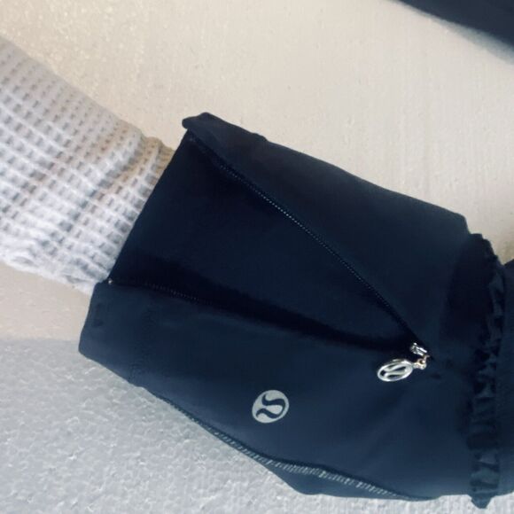 Lululemon Run Stay On Course Crop Ruffled Reflective Leggings Size 4 - Picture 2 of 13